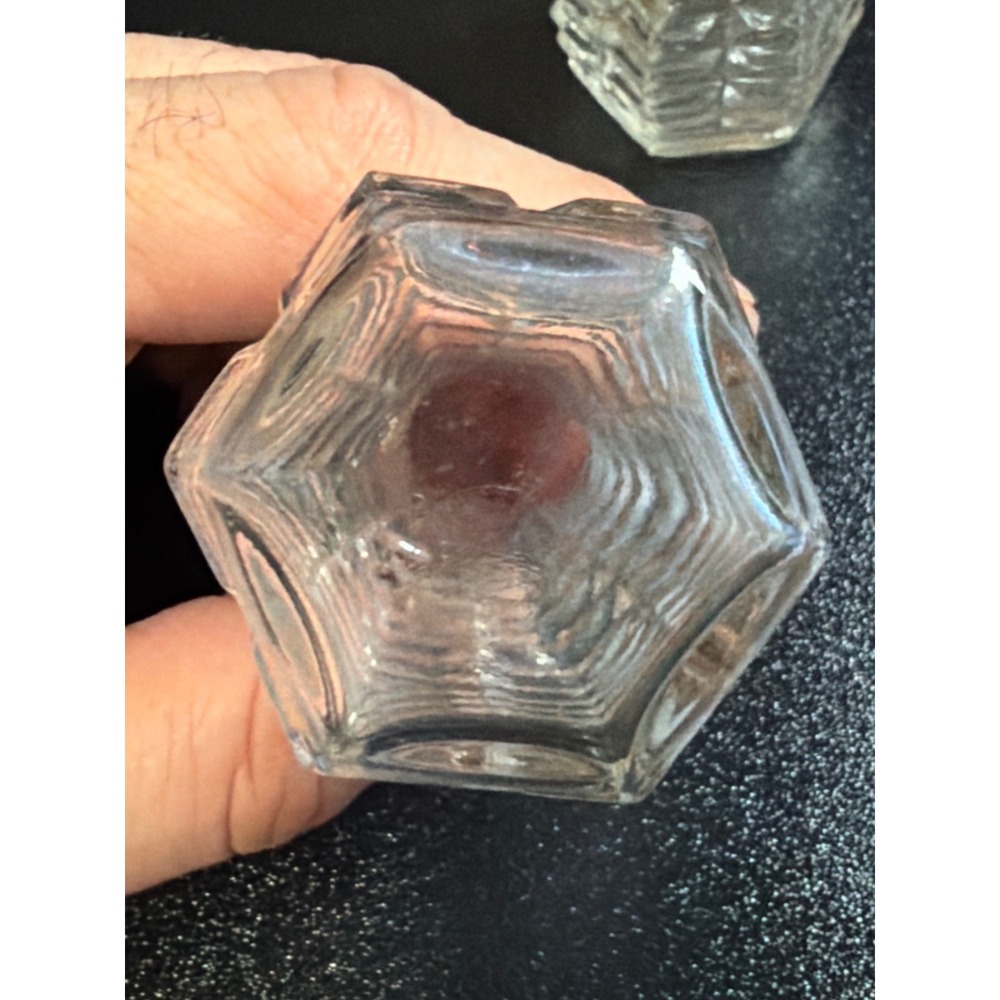 Vintage Clear Glass Salt & Pepper Shakers Set Hexagon Art Deco Style Red Screw - Picture 3 of 4